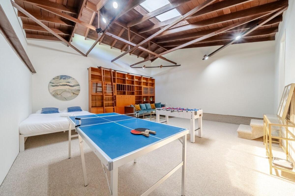 6 Minutes To Universal With Game Room, Heated Pool & Casa de férias
