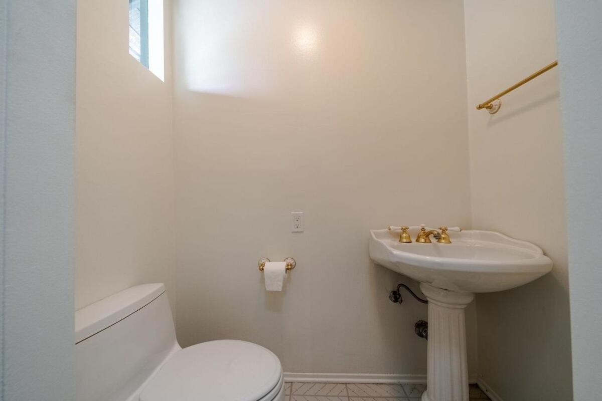 6 Minutes To Universal With Game Room, Heated Pool & * Los Angeles