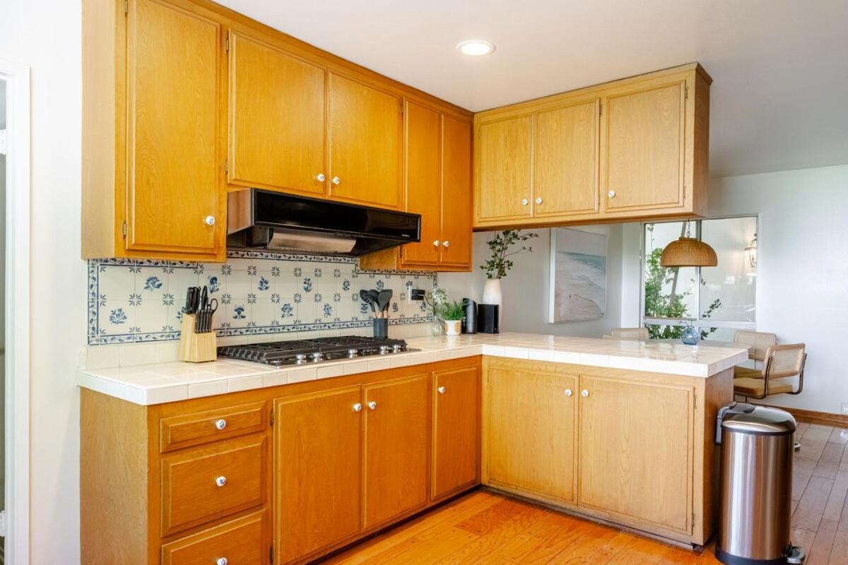 Casa de férias 6 Minutes To Universal With Game Room, Heated Pool & Los Angeles