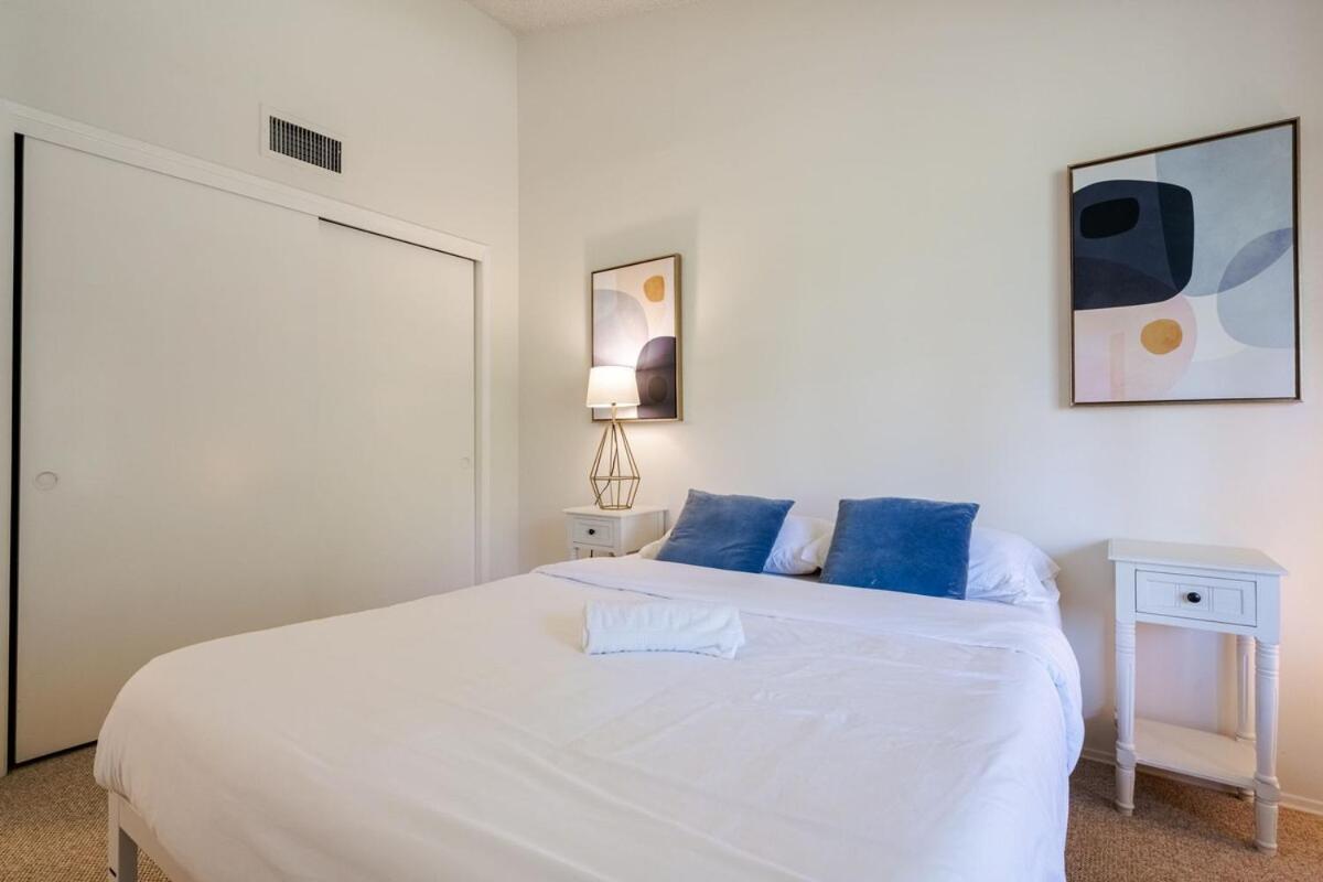 6 Minutes To Universal With Game Room, Heated Pool & * Los Angeles