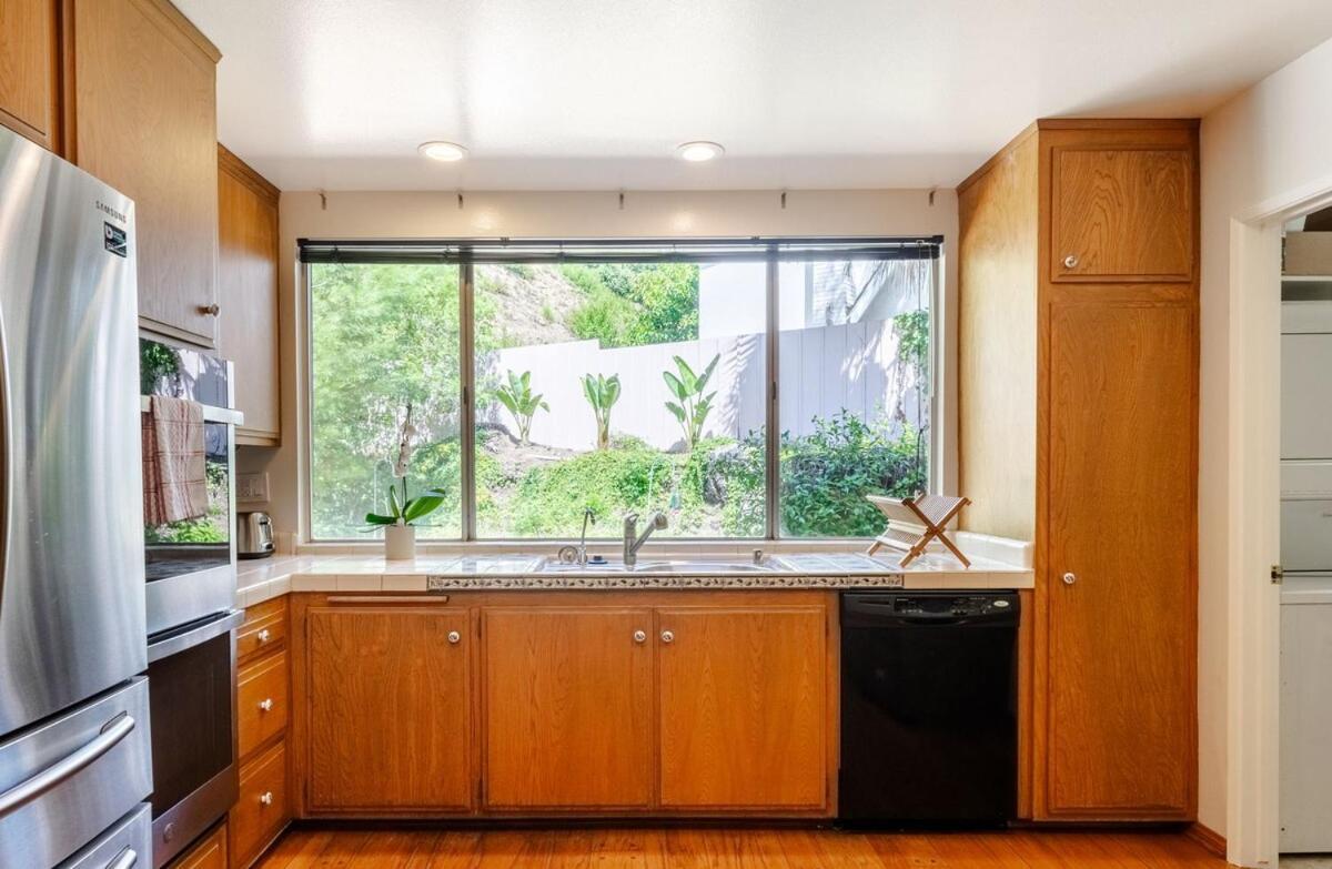 Casa de férias 6 Minutes To Universal With Game Room, Heated Pool & Los Angeles